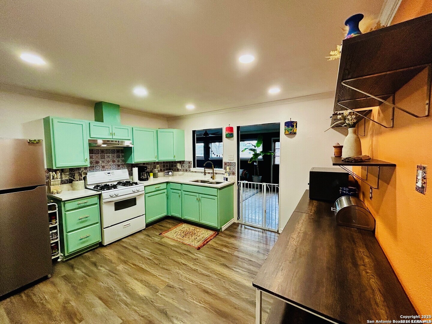 main property photo 4