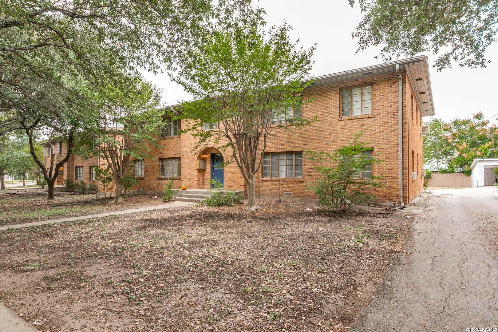 main property photo 11
