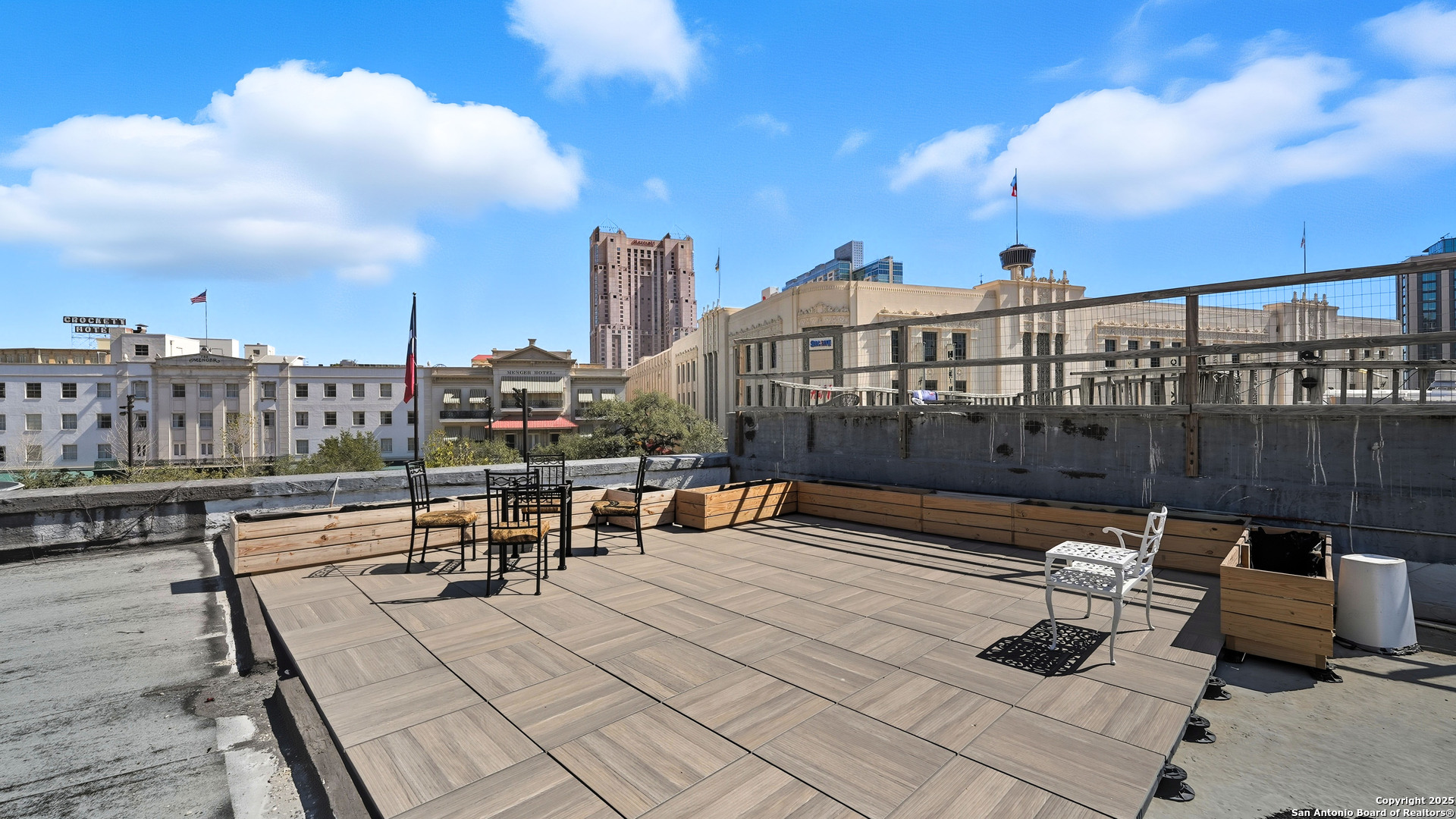 main property photo 28