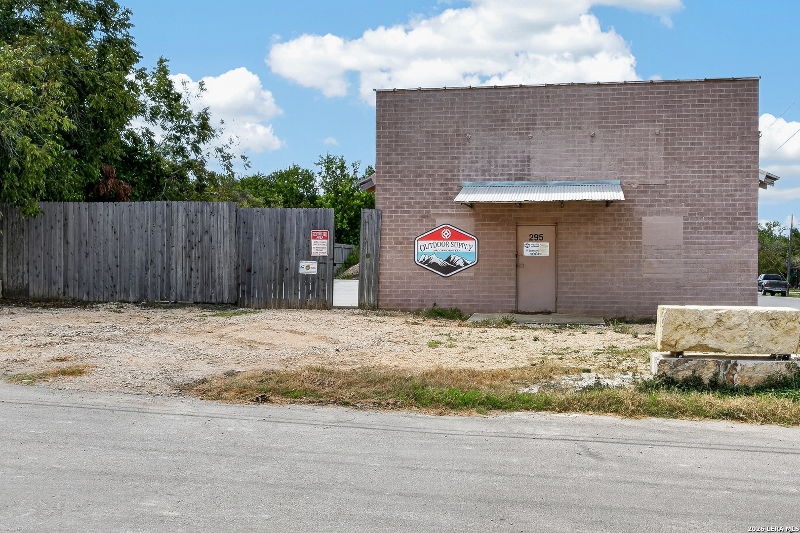 main property photo 4