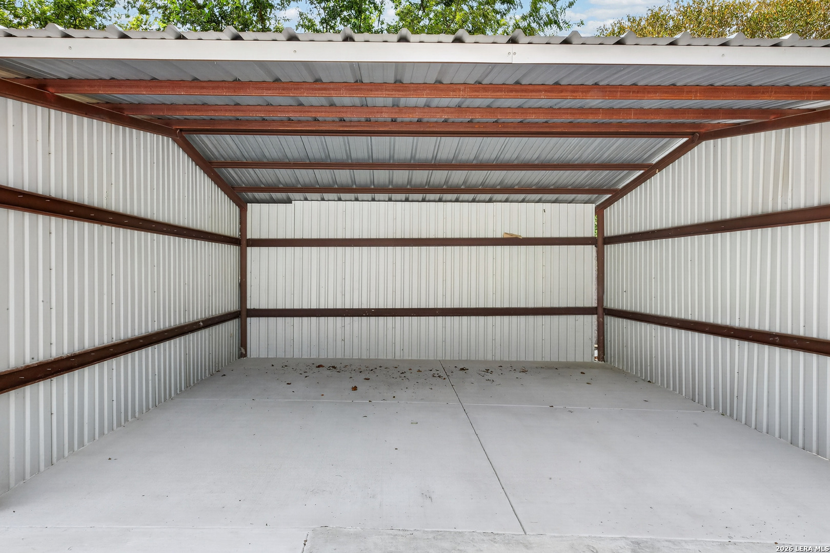 main property photo 9