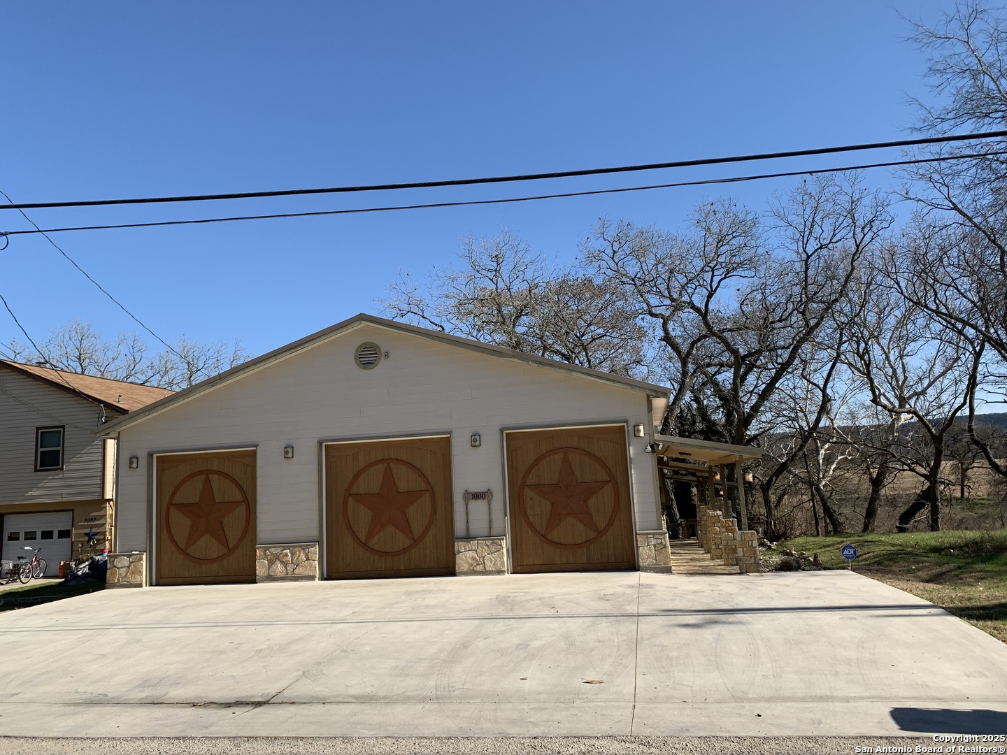 main property photo 27