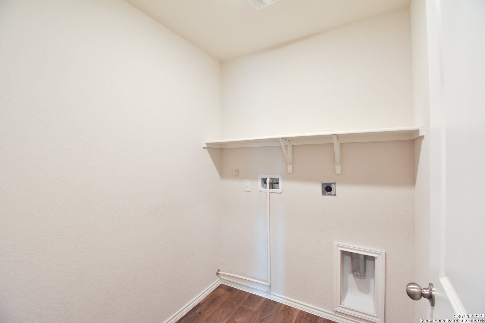 main property photo 13