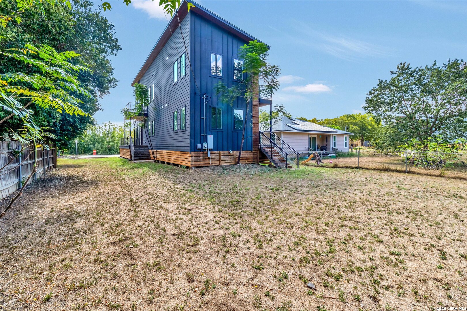 main property photo 41