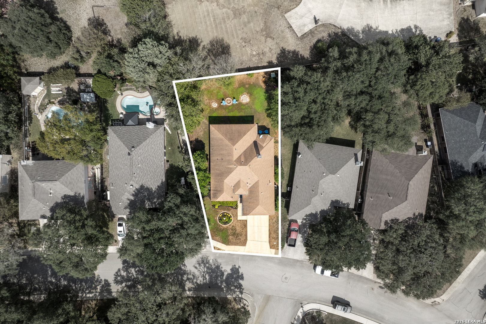 main property photo 28