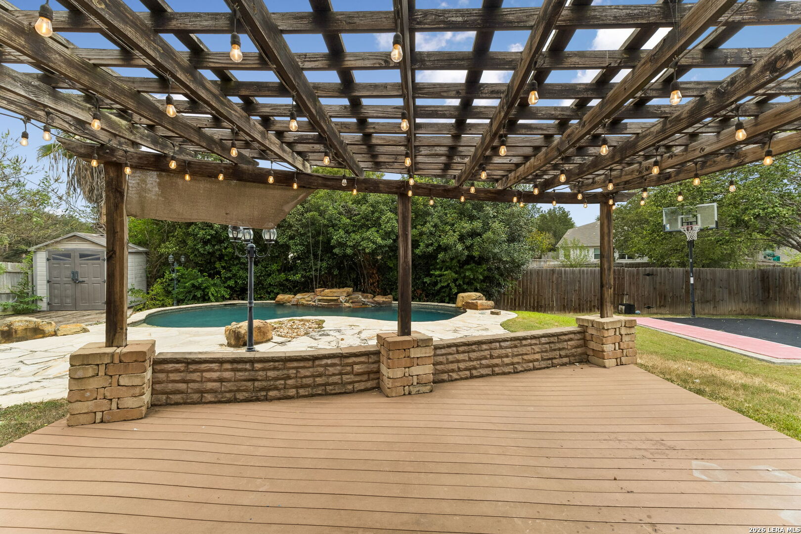 main property photo 31