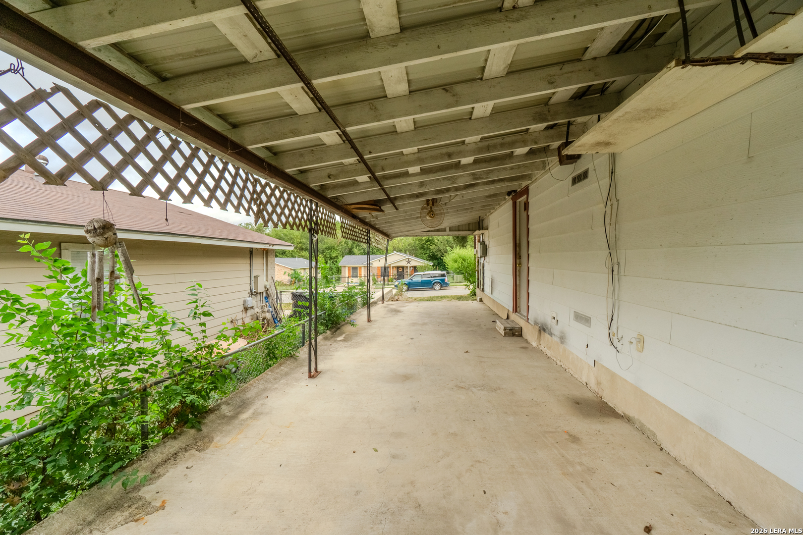 main property photo 28