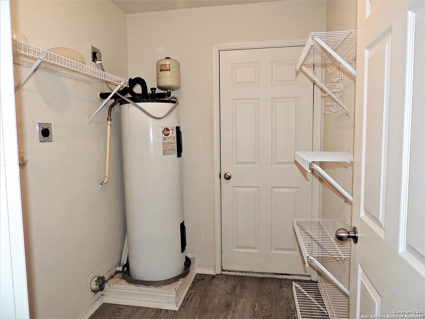main property photo 19