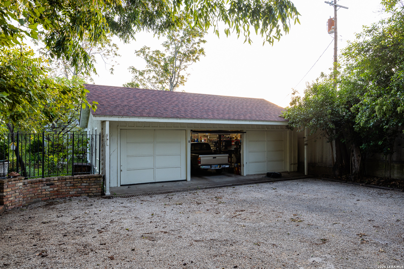 main property photo 40