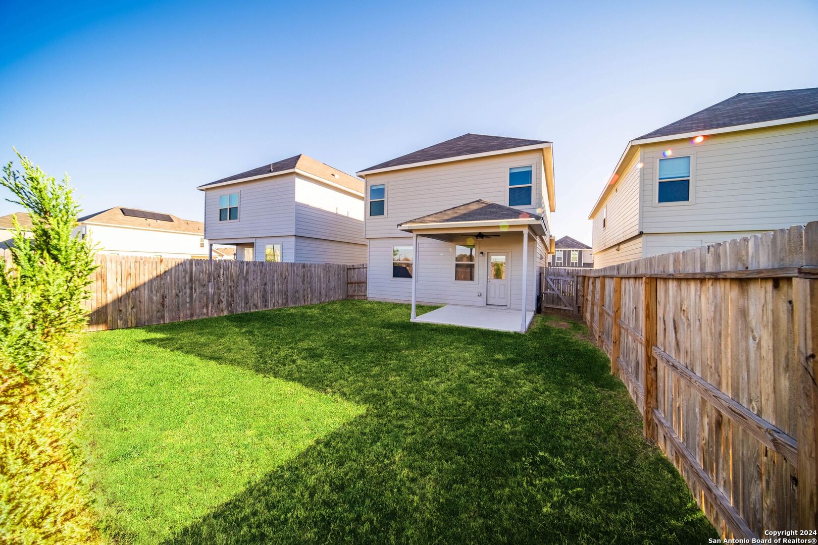 main property photo 33