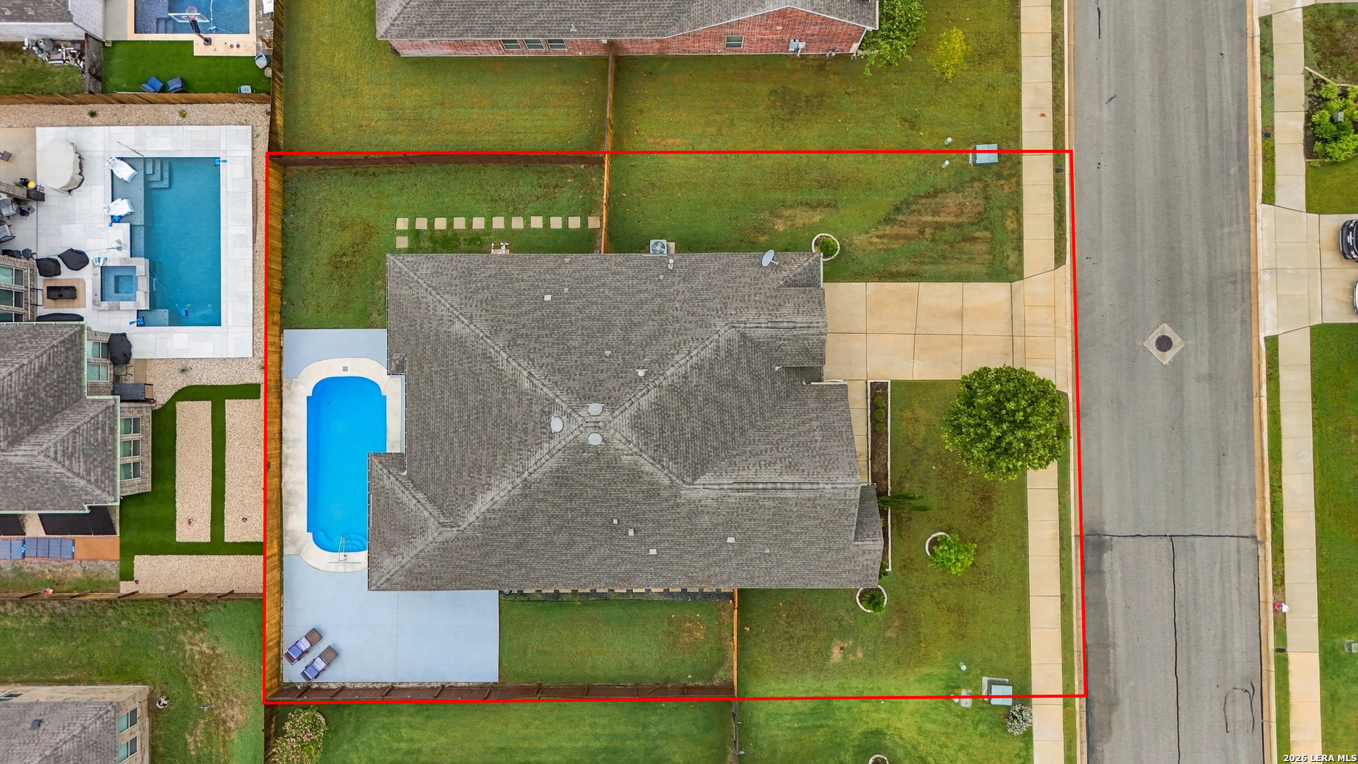 main property photo 28