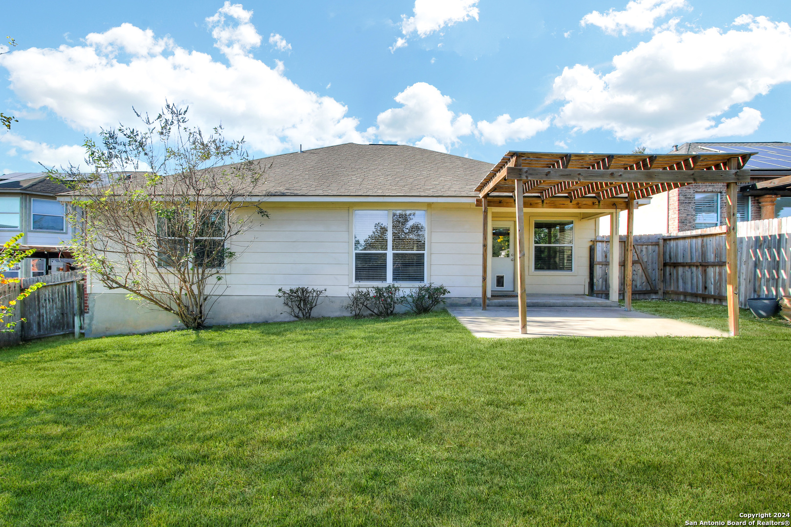 main property photo 28