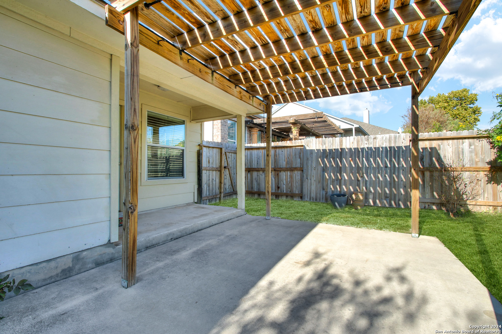 main property photo 32