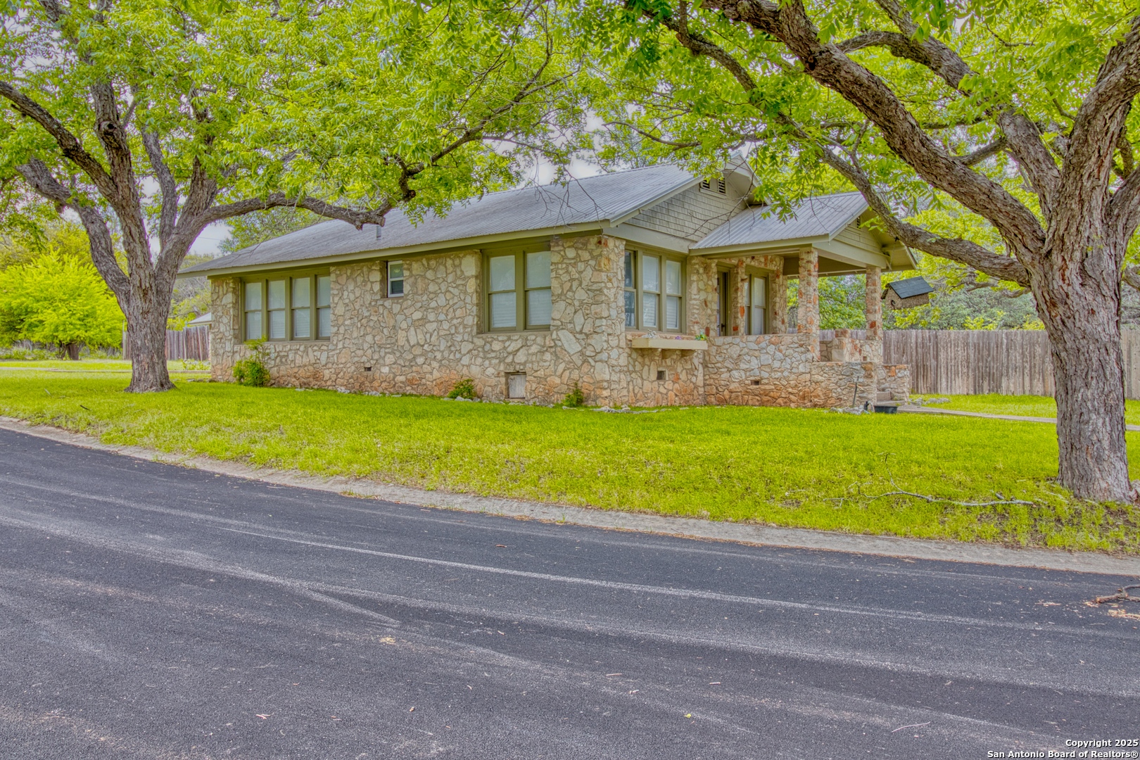 main property photo 7