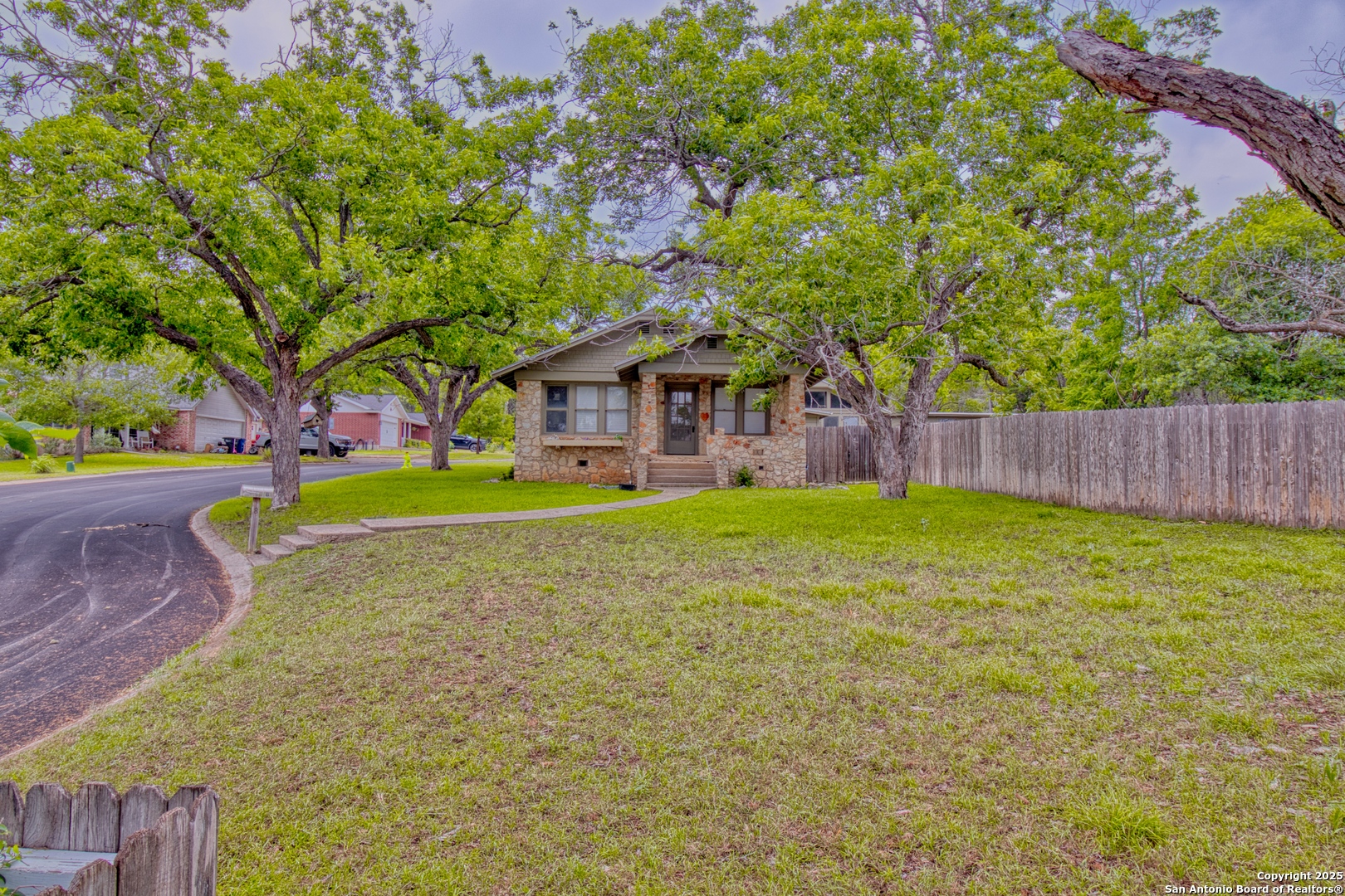 main property photo 9