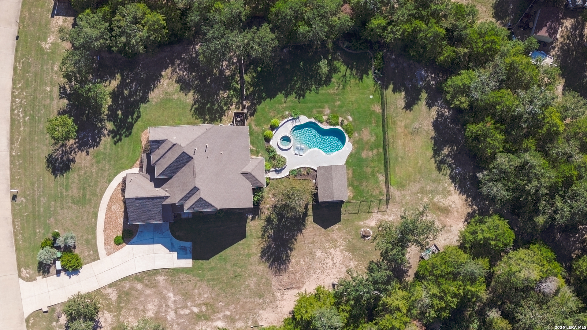 main property photo 40