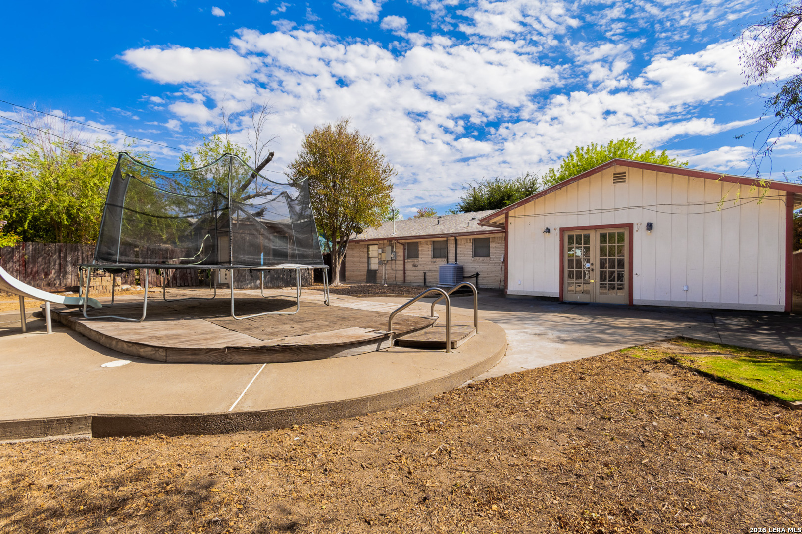 main property photo 28
