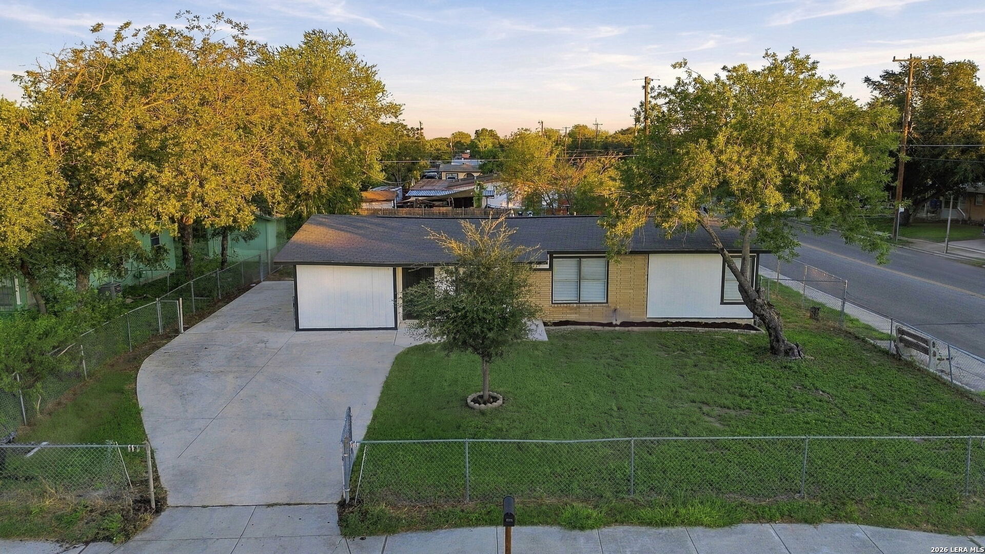 main property photo 30