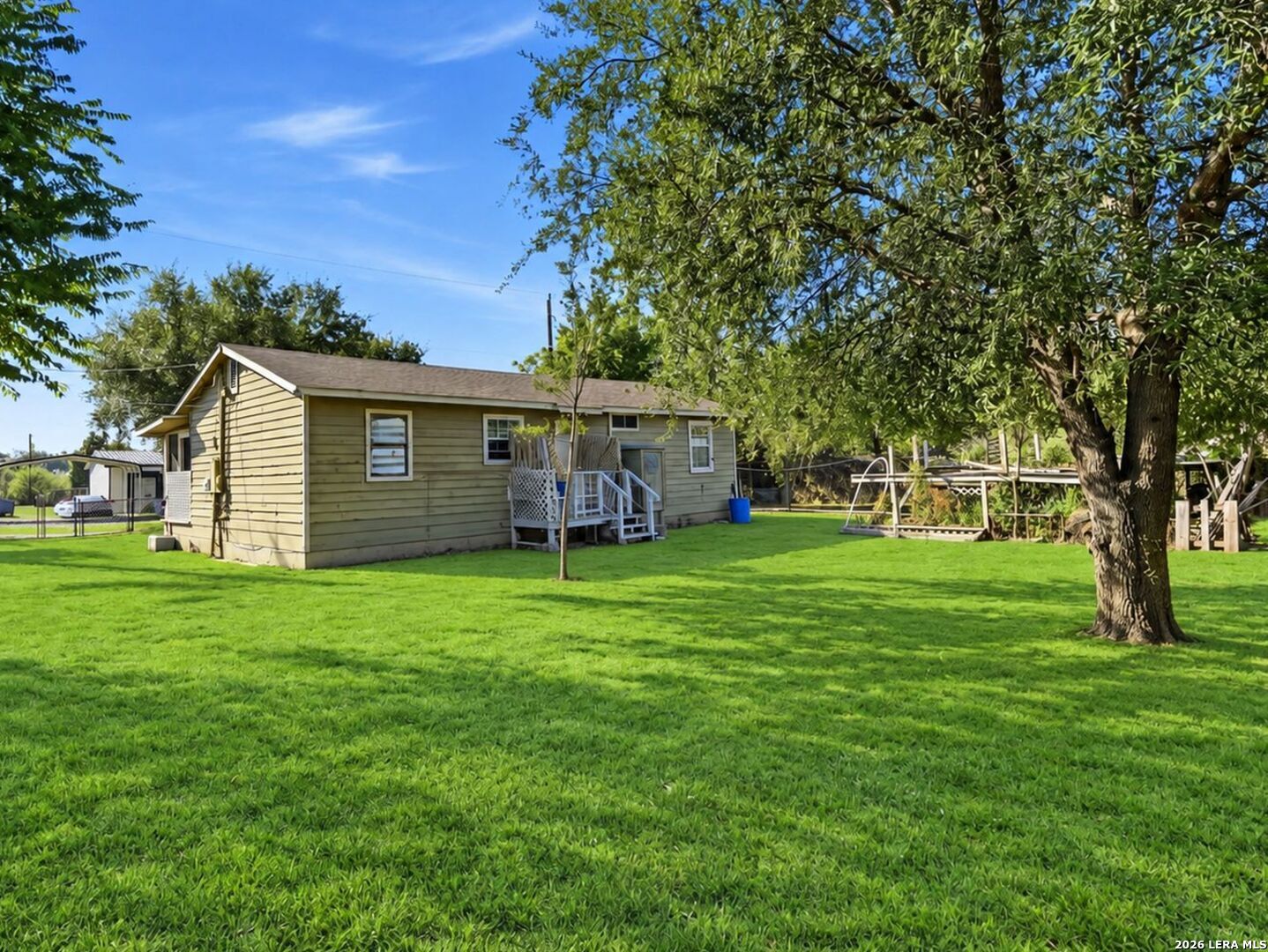 main property photo 13