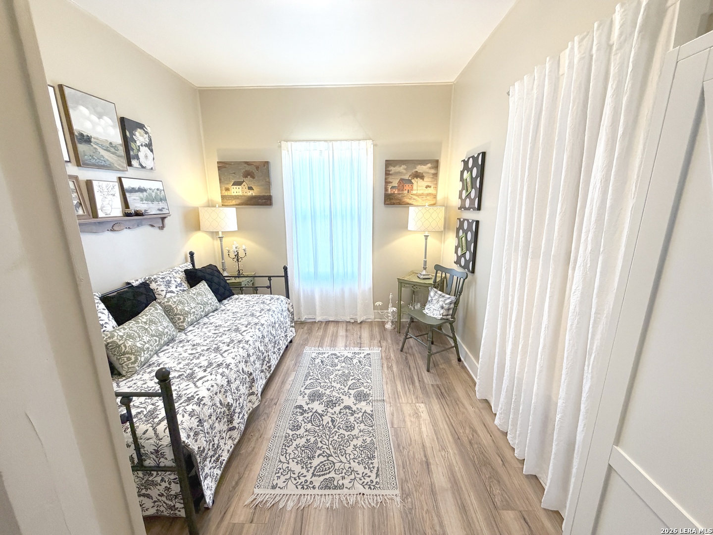 main property photo 19