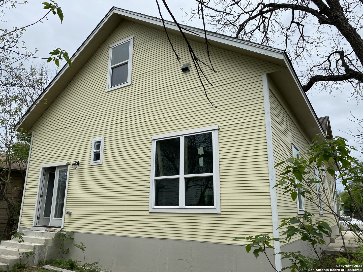 main property photo 40