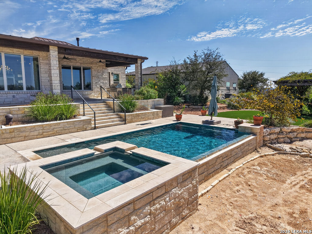 main property photo 18