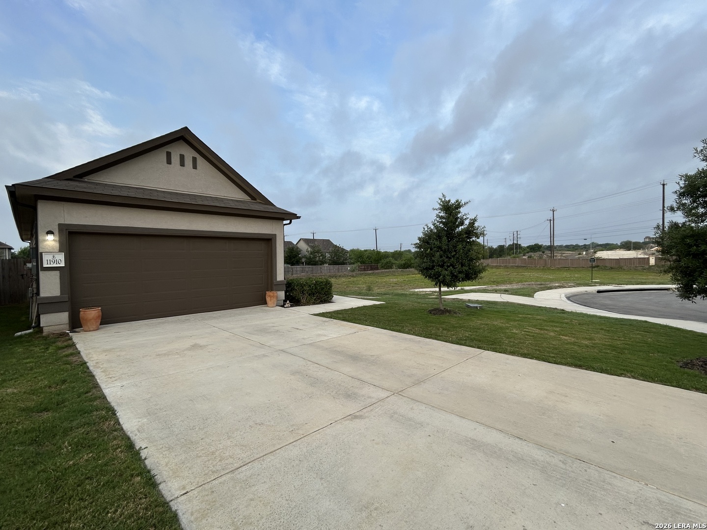 main property photo 23