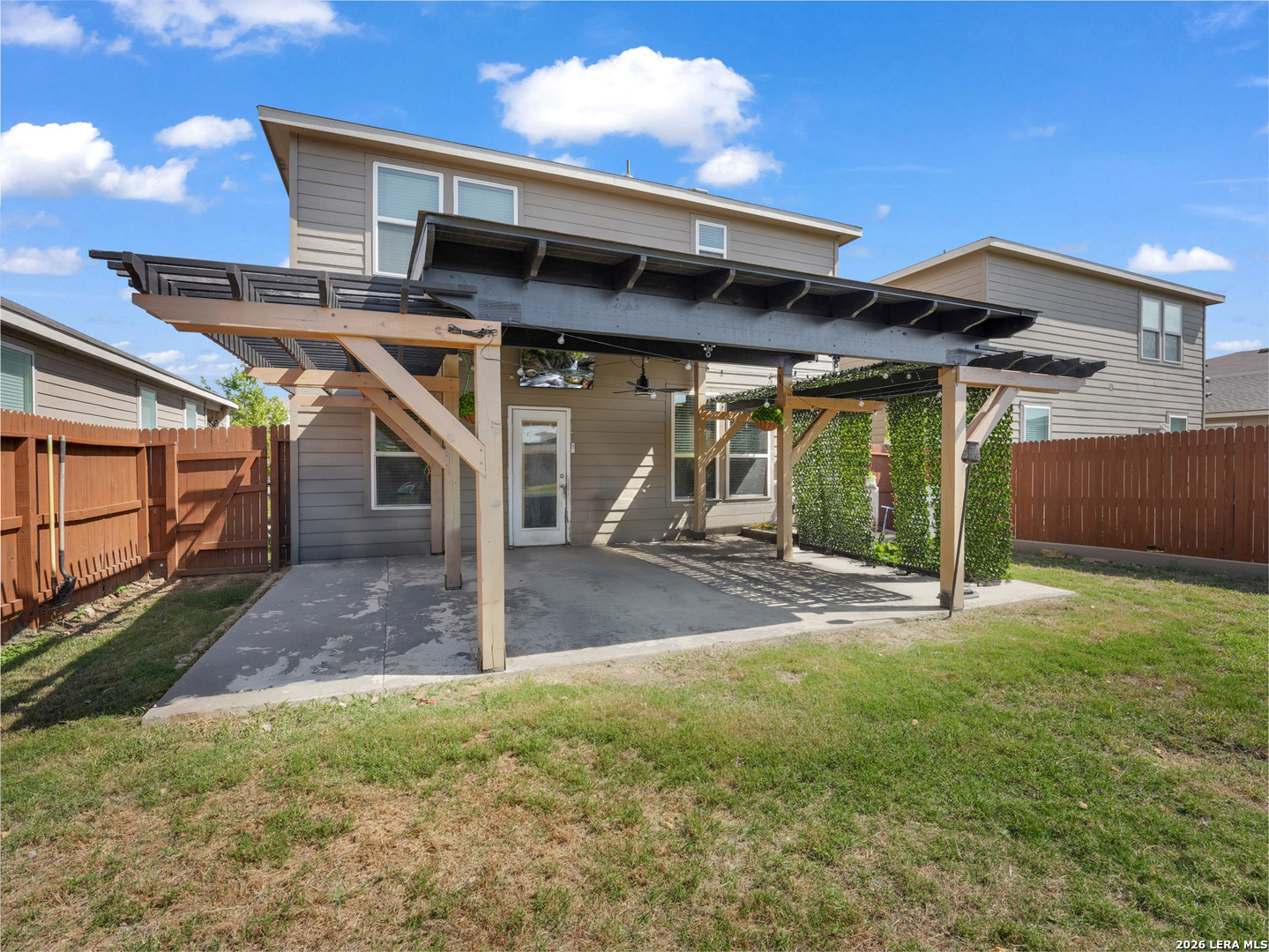 main property photo 31