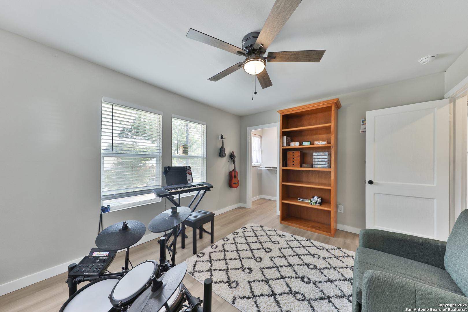 main property photo 19