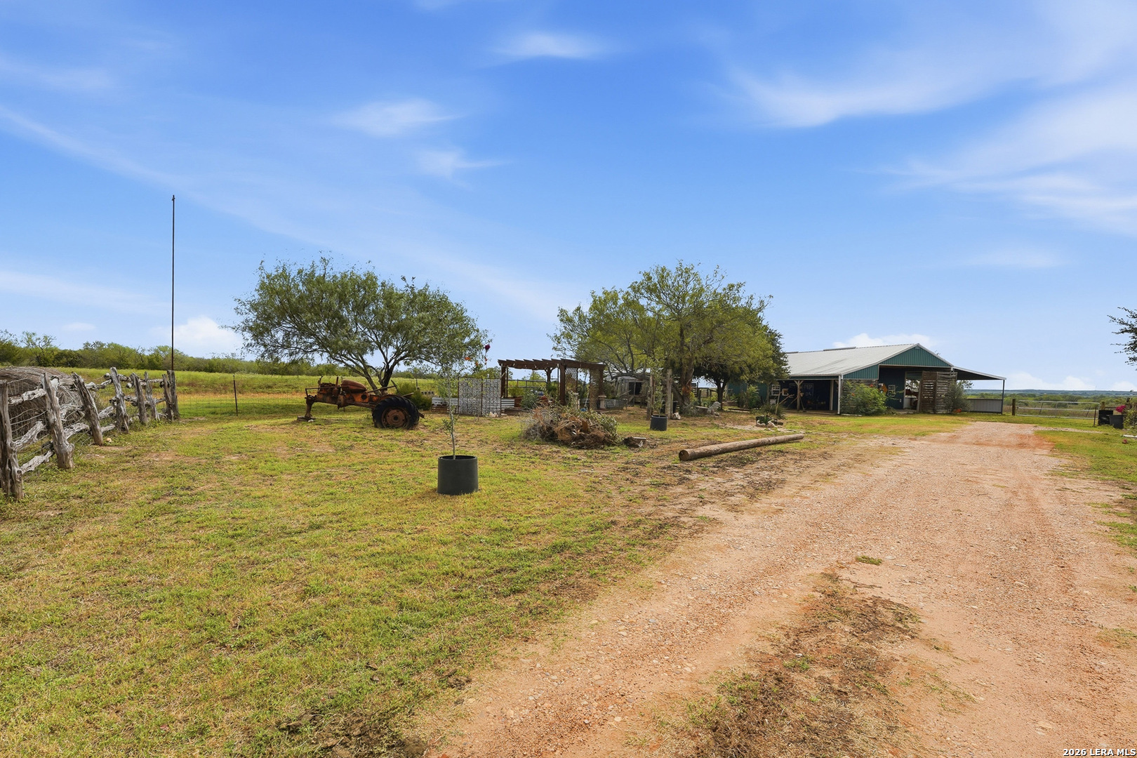 main property photo 28