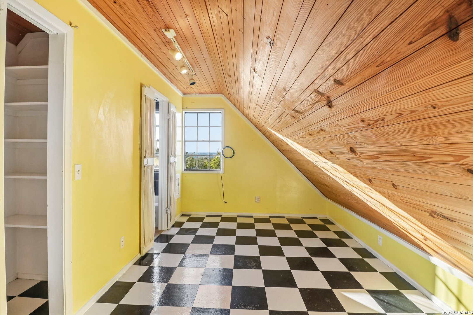 main property photo 50