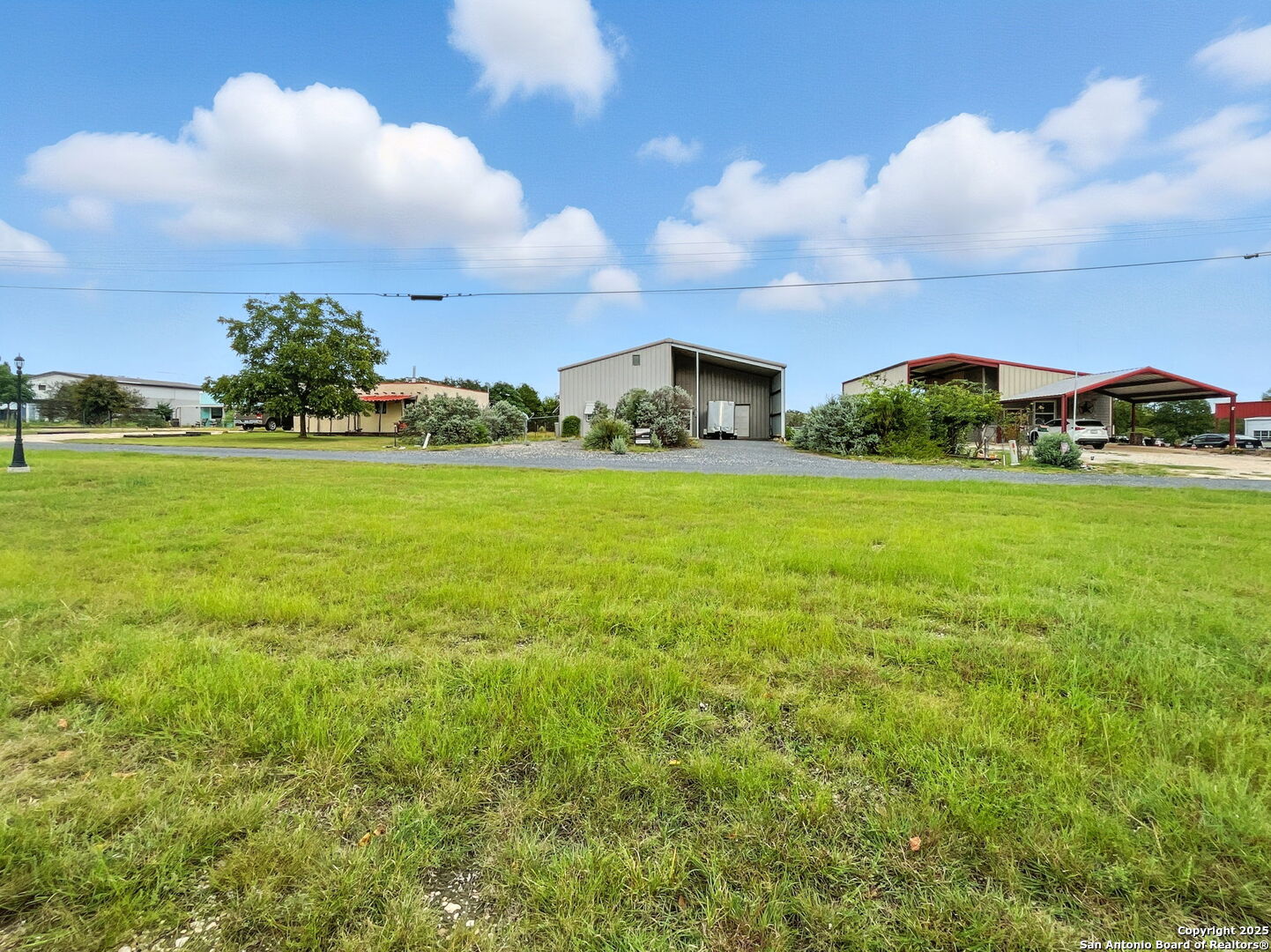 main property photo 28