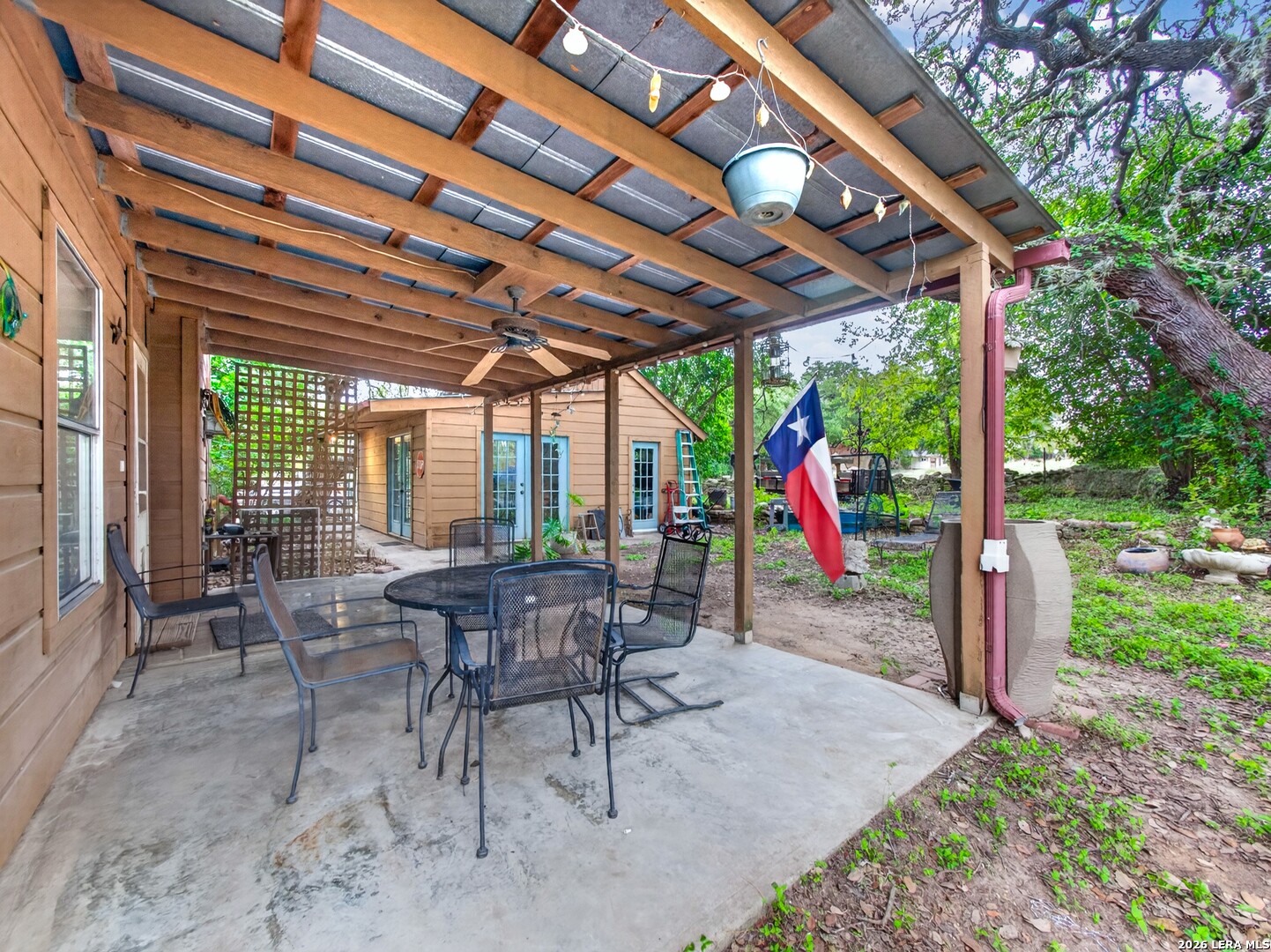 main property photo 28