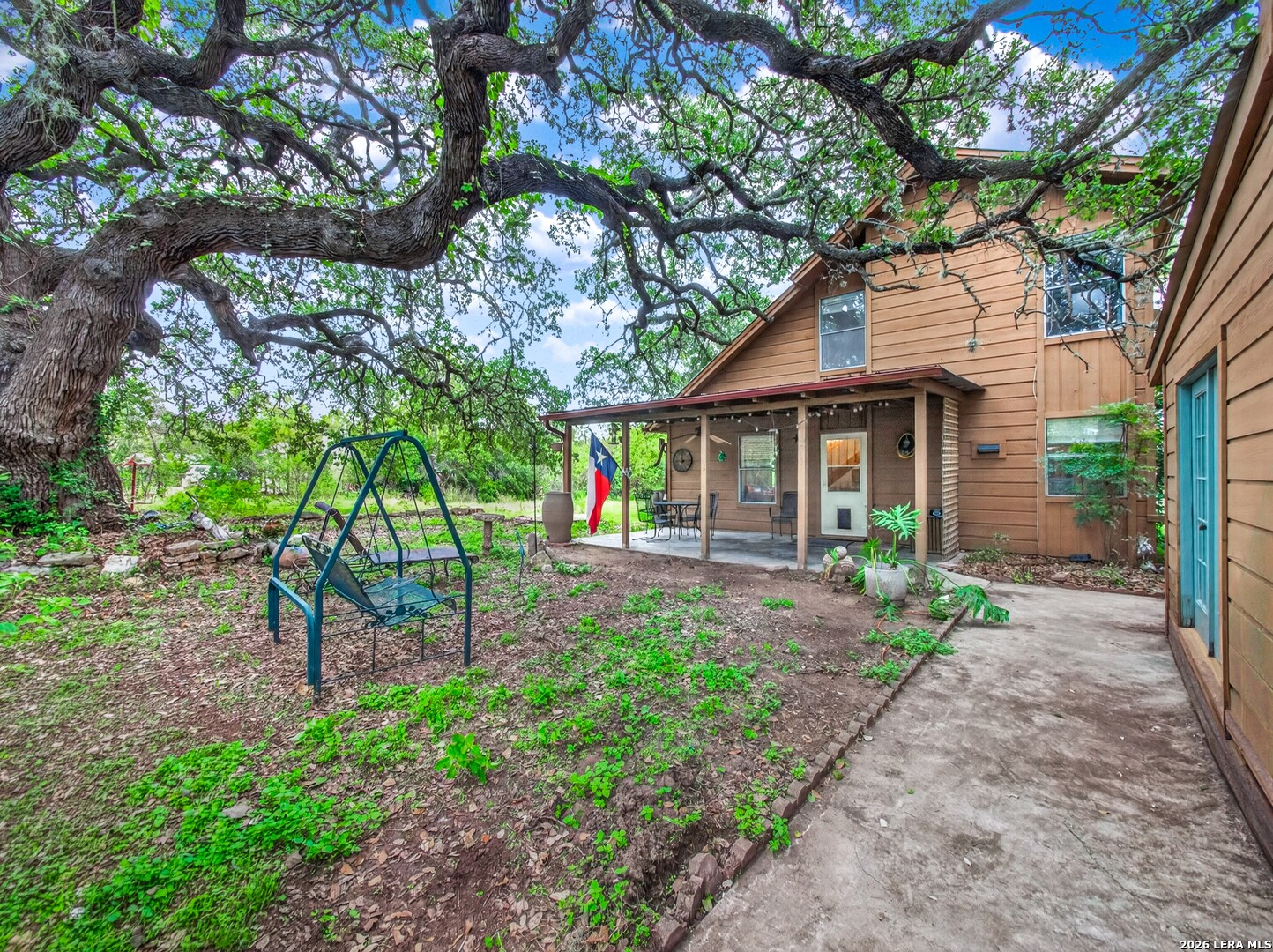 main property photo 30