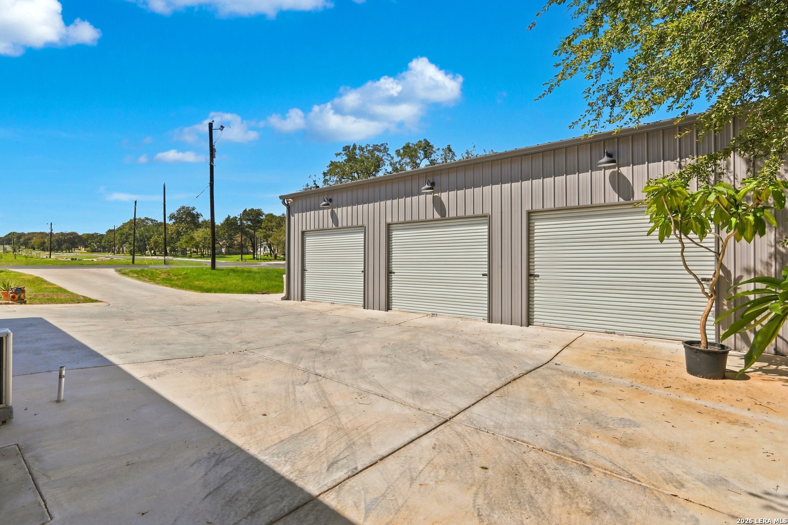 main property photo 39
