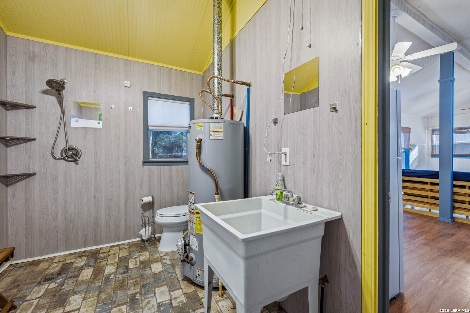 main property photo 33