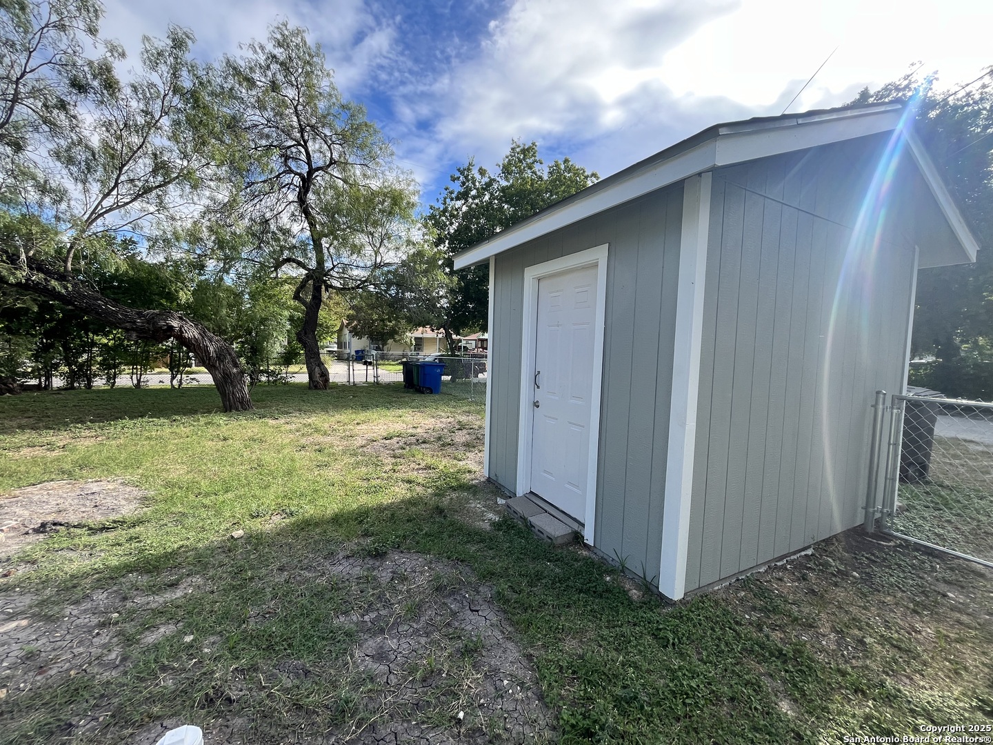 main property photo 16