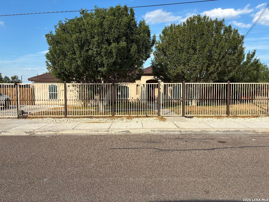 main property photo 8