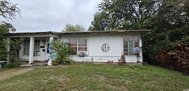 image of property with 3 Bed | 1 Bath | 972 Sqft