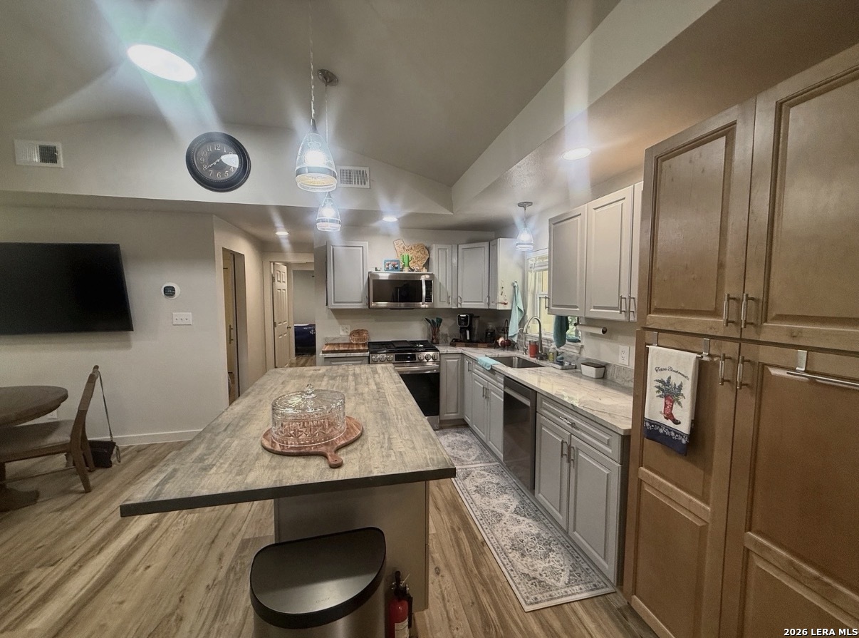 main property photo 4
