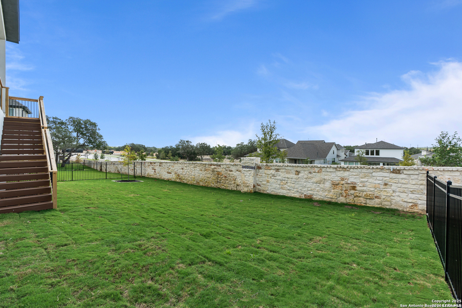main property photo 25