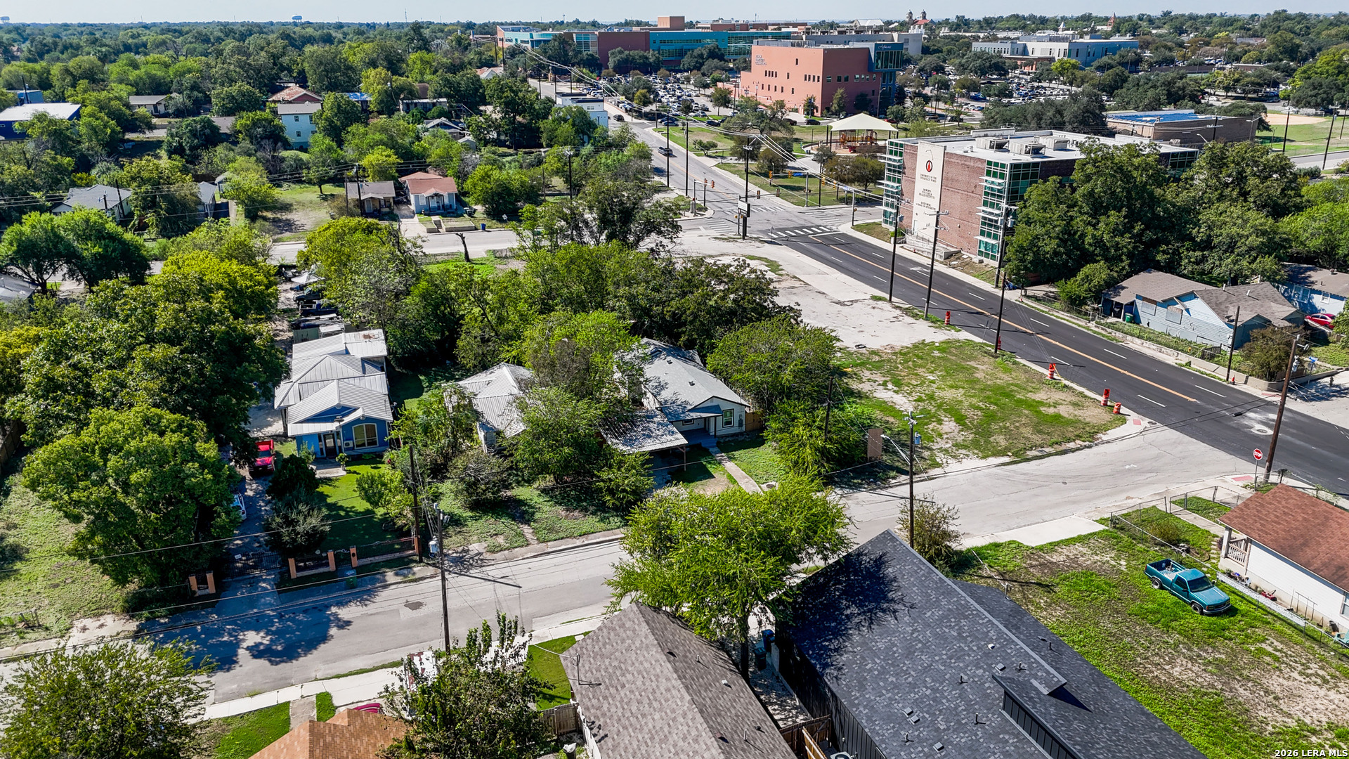 main property photo 28
