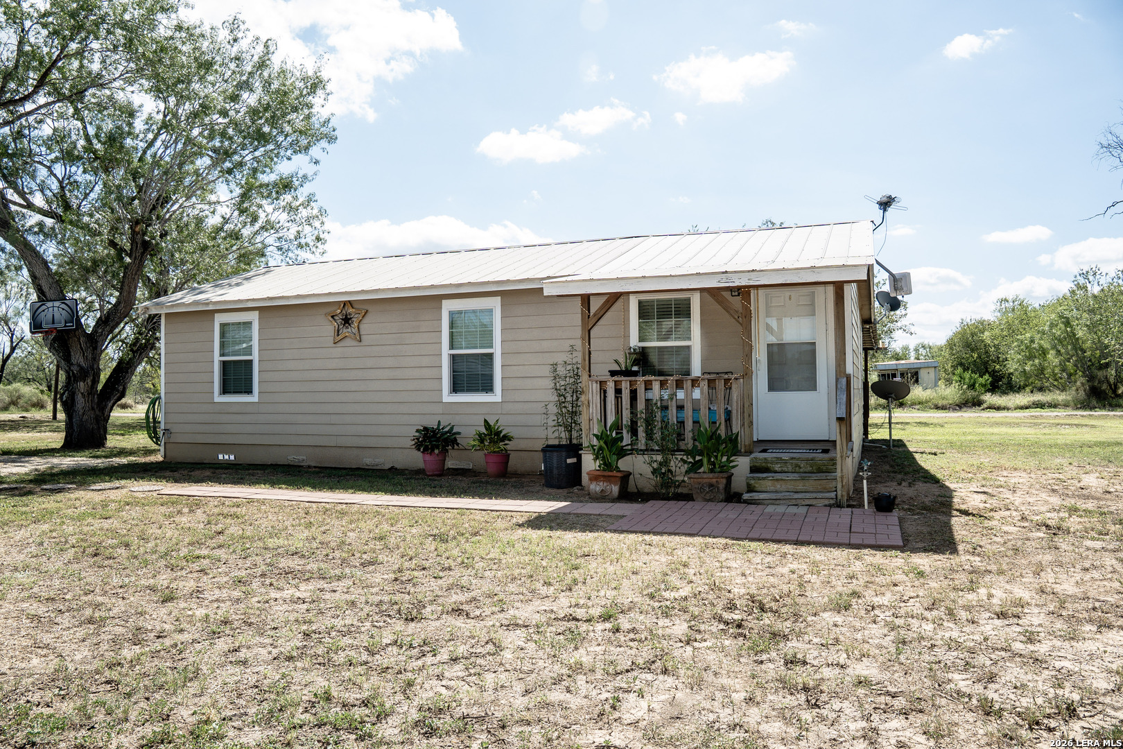 main property photo 22