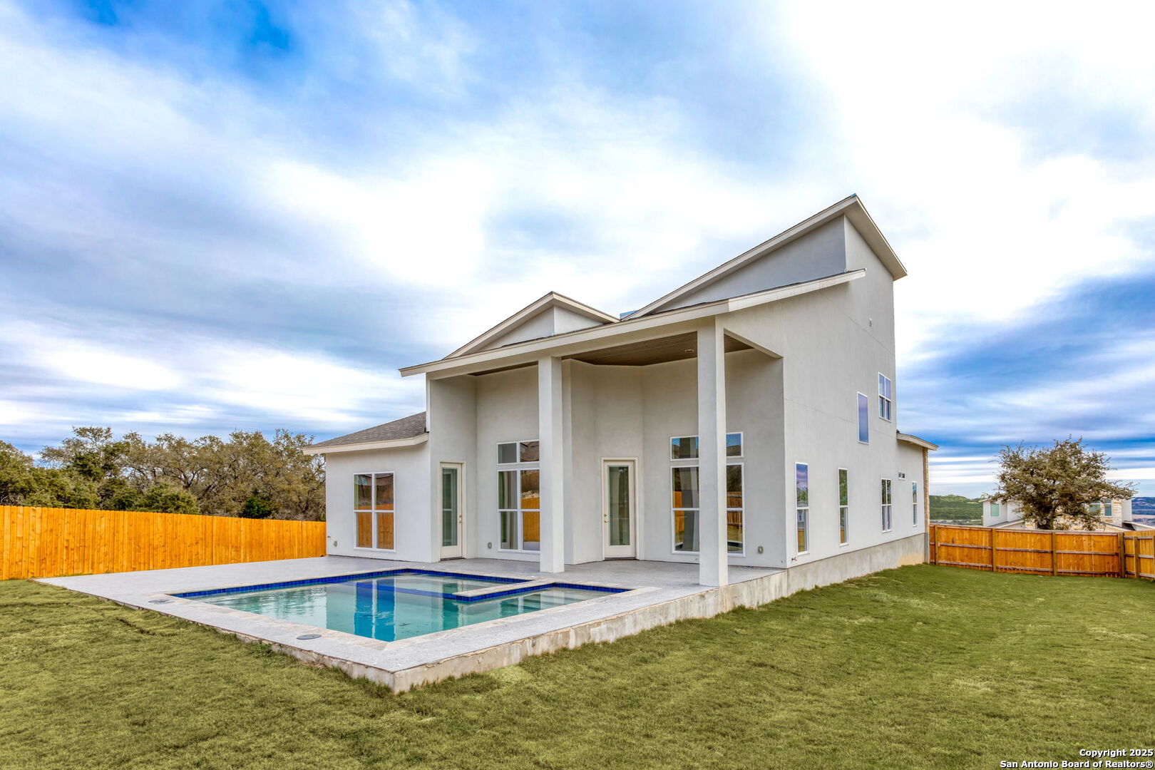 main property photo 28