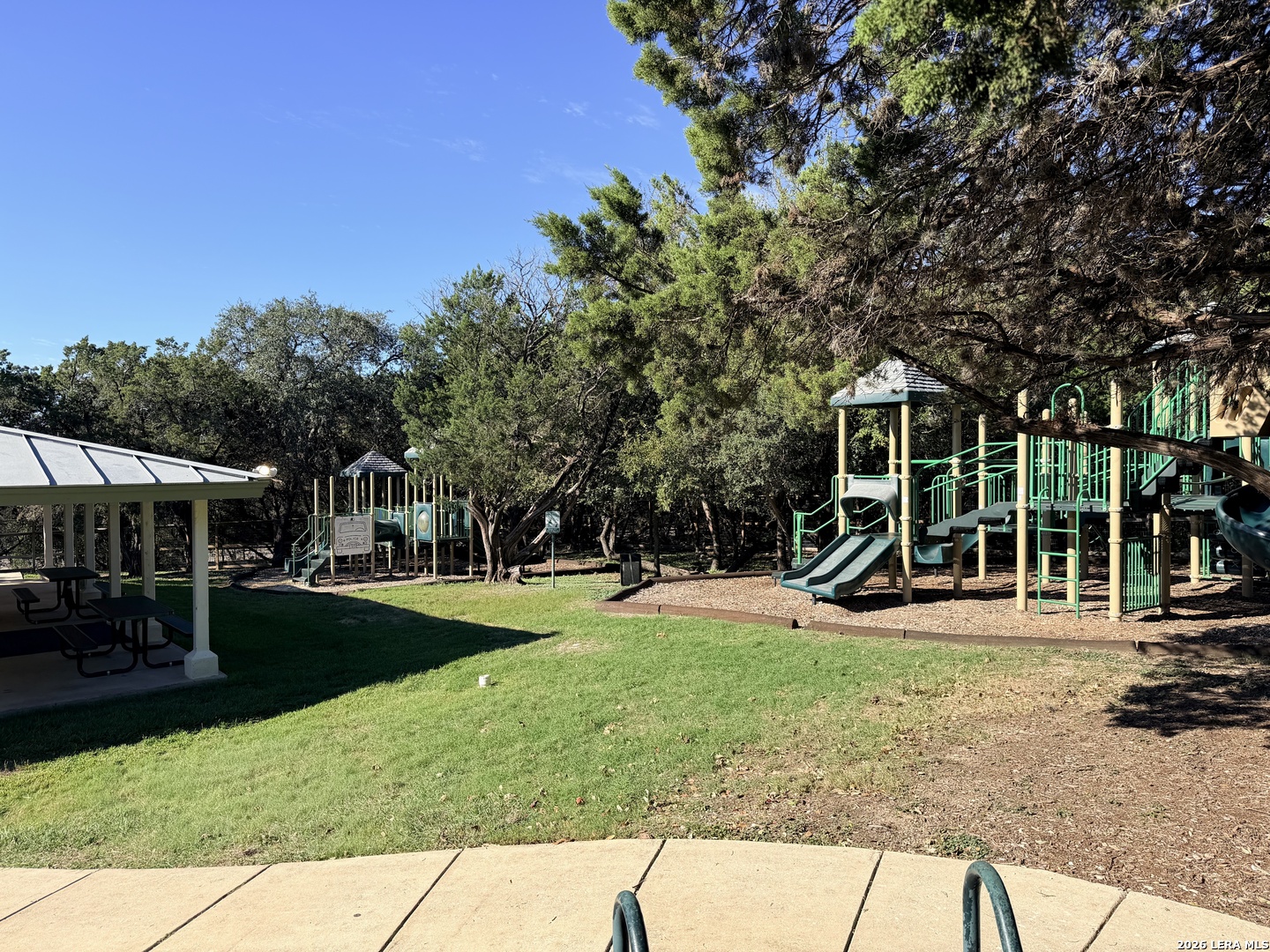 main property photo 30