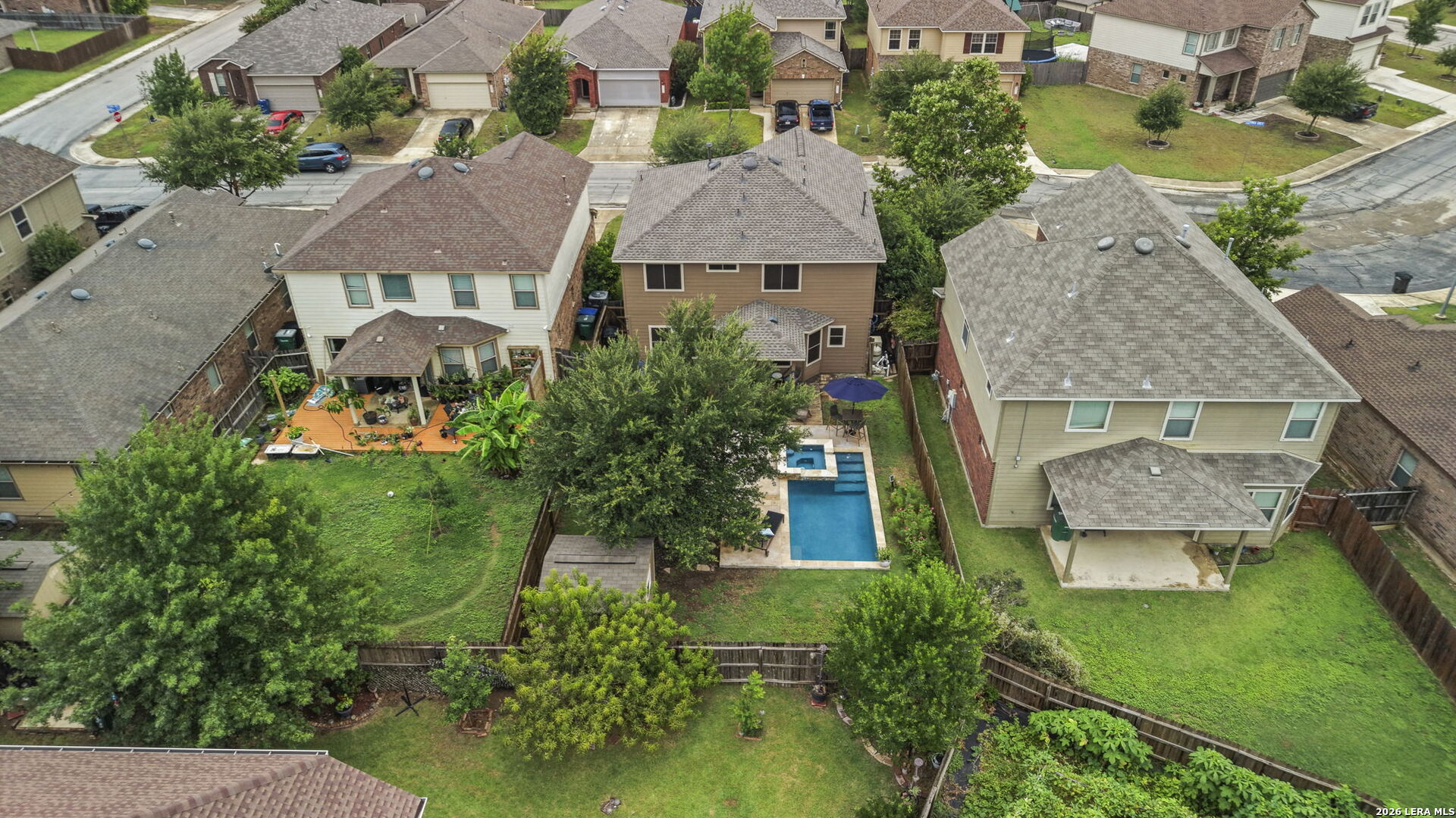 main property photo 30