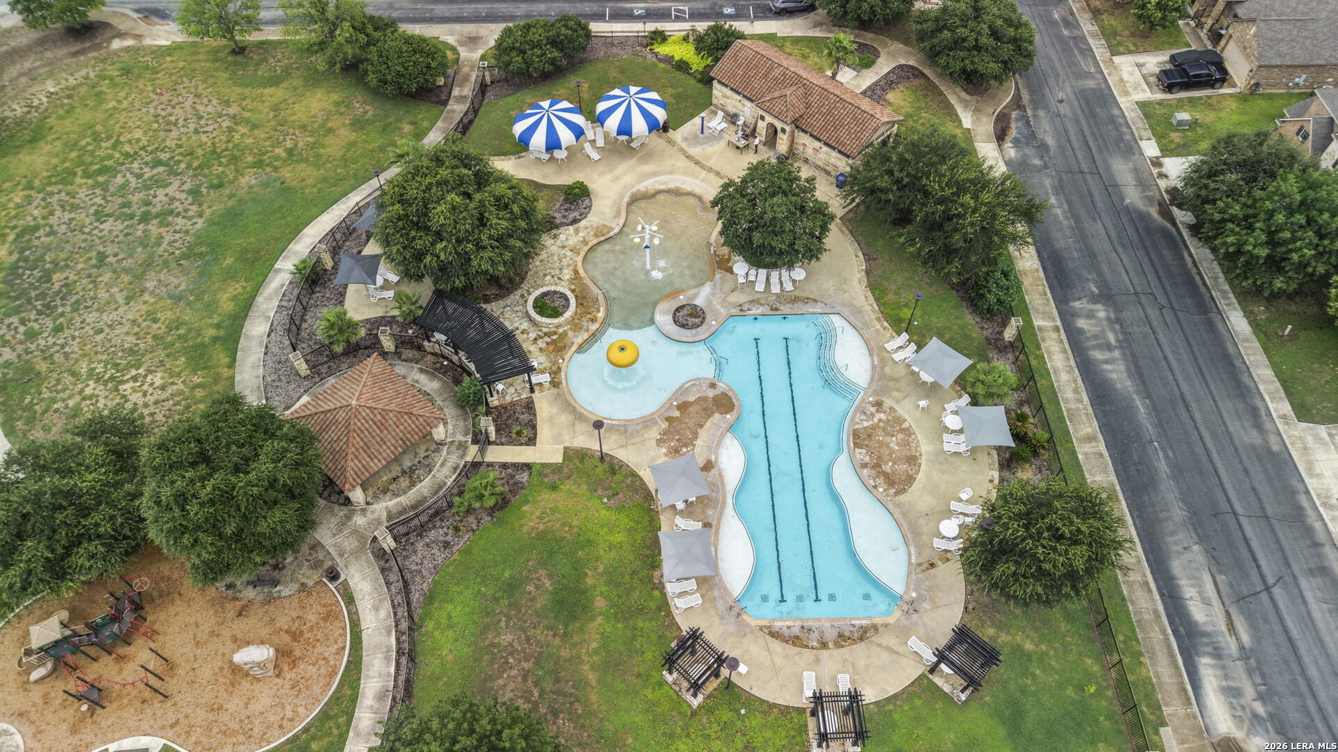 main property photo 33