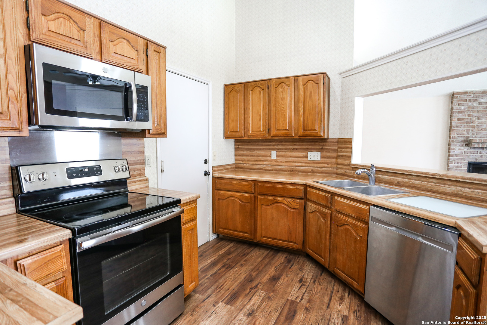 main property photo 8