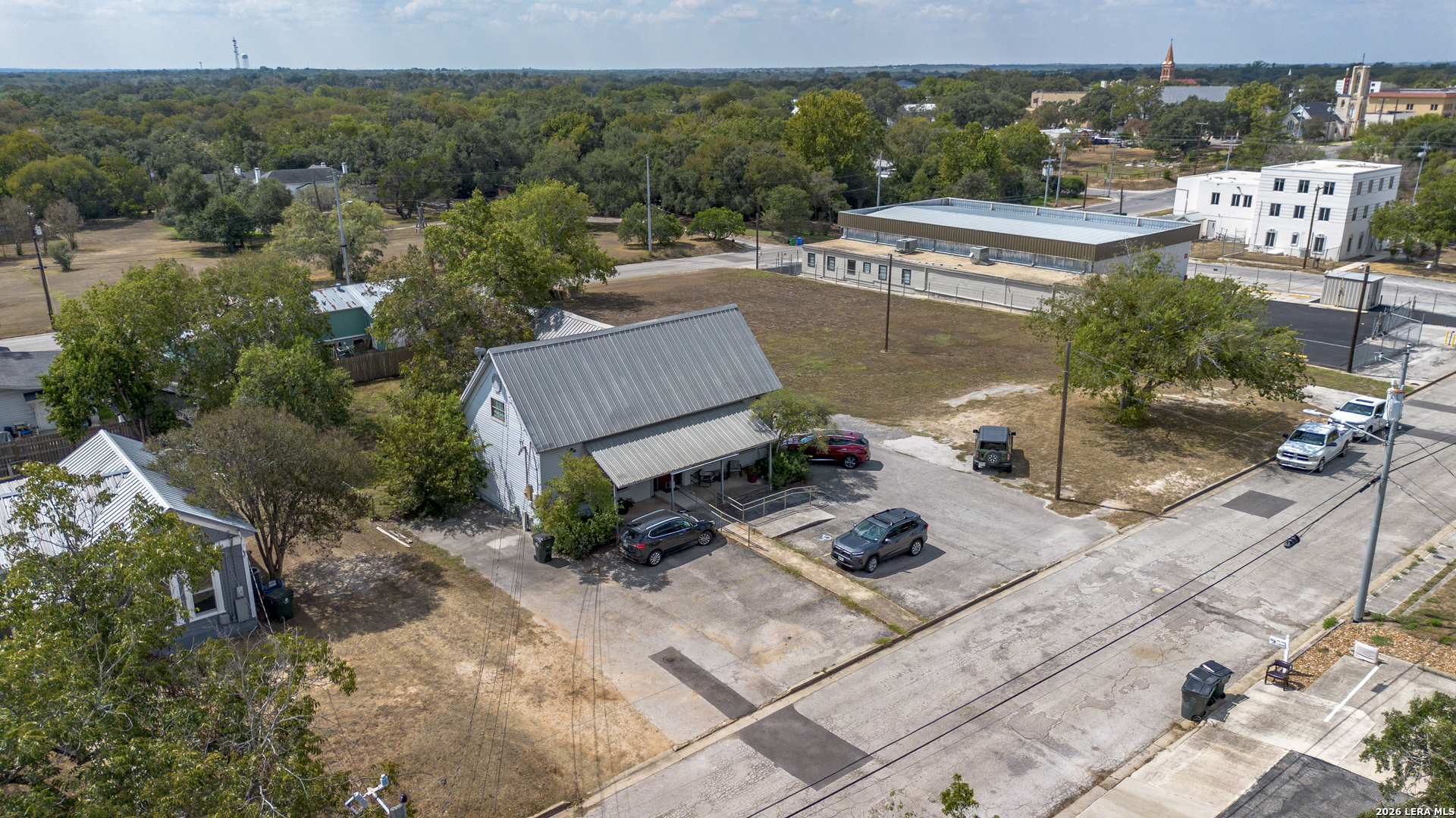 main property photo 19