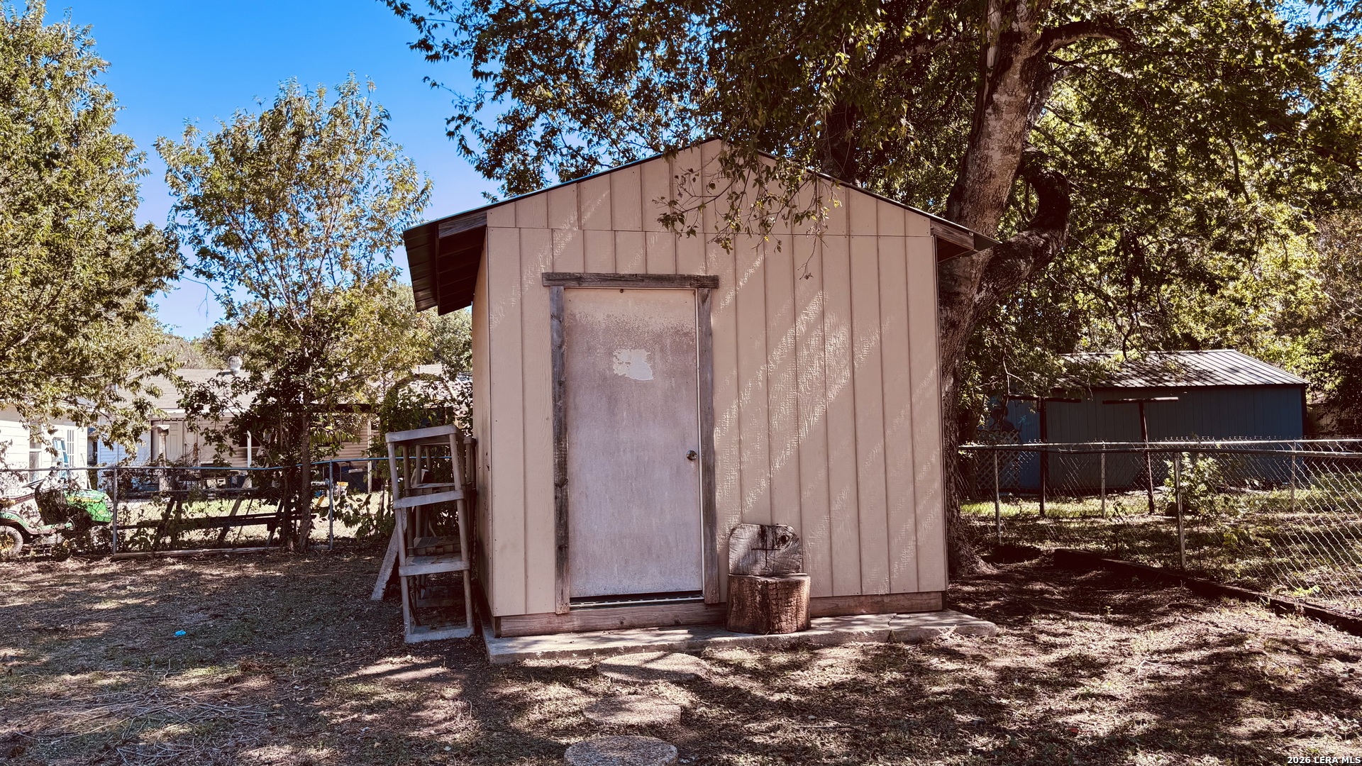 main property photo 38